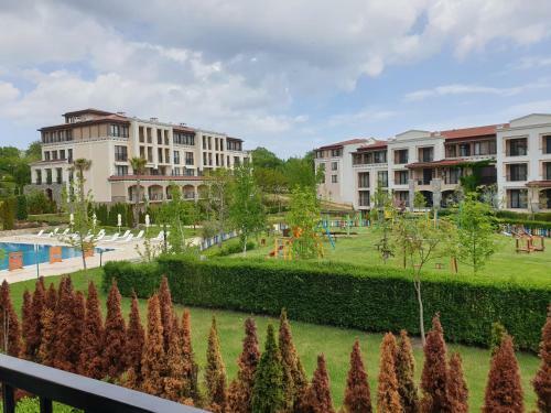 Alex Apartment In Green Life Beach Resort