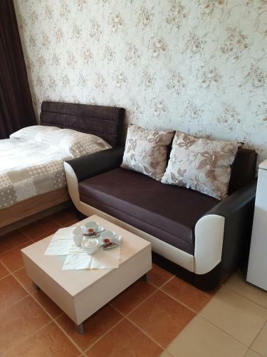Alex Apartment In Green Life Beach Resort