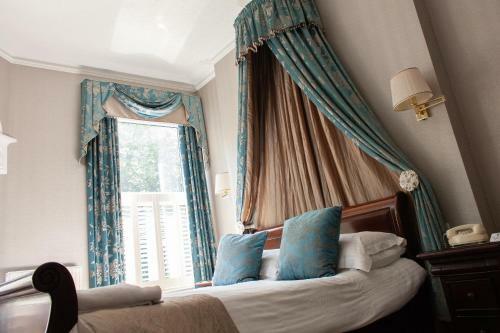 Ascot House Hotel