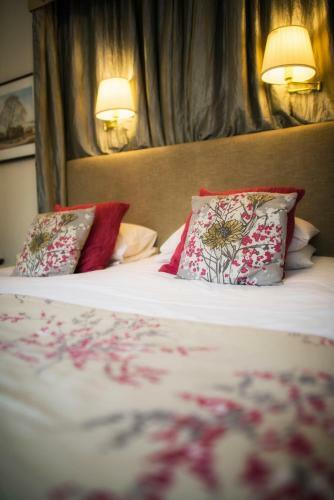 Ascot House Hotel