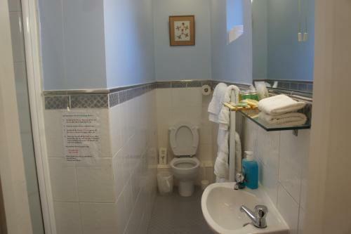 Hostal Athena Guest House