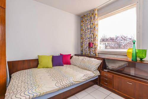 Colorful Two Bedroom Apartment Next To Serdika Center Sofia