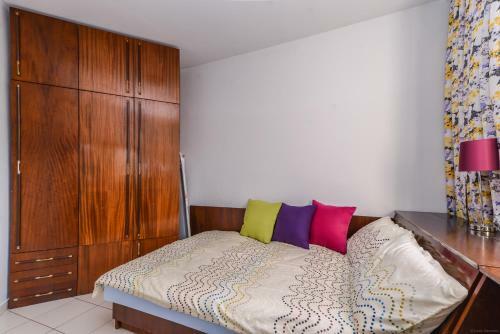 Colorful Two Bedroom Apartment Next To Serdika Center Sofia