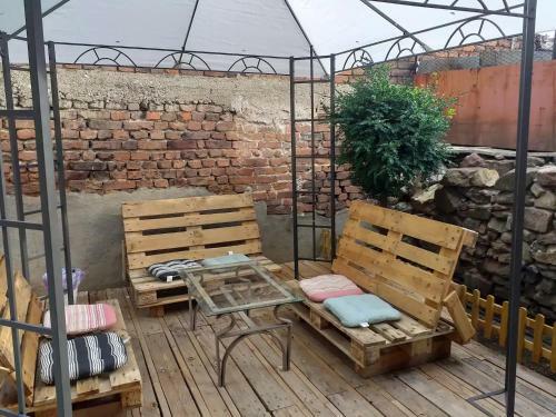 Central Bohemian House/garden/-5 Bedrooms, 3 Baths