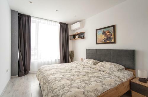 Sunny & Stylish Brand New 2bdr Apartment + Parking