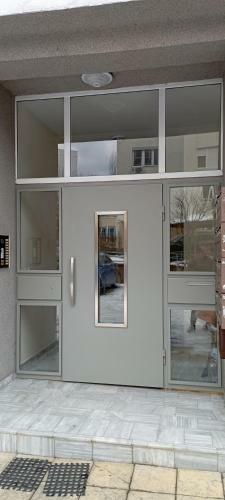 Small Luxury Apartment In A Top Location In Mladost 1a
