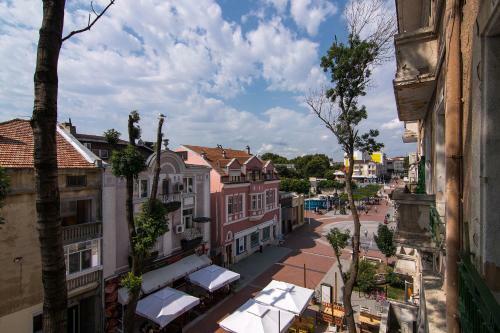 Zhakler - Top Center Apartment Opposite Starbucks