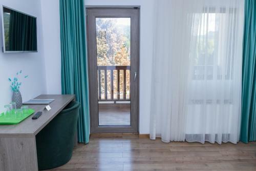 Hostal Sim House