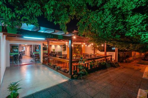 Hostal Pousada Jardim Do Lago