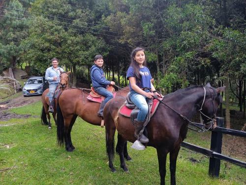 Caba�as El Paraiso Sesquile