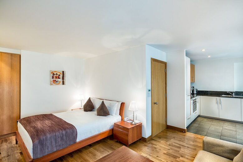Kings Wardrobe Apartments By Bridgestreet