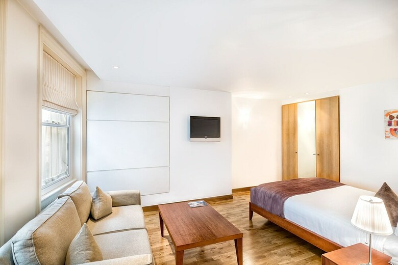 Kings Wardrobe Apartments By Bridgestreet