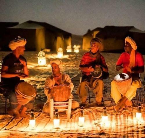 Bed & Breakfast Camp Desert Nomad Tour