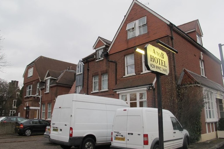 Hostal A To B Hotel