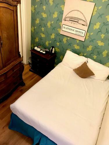 Hostal The Wembley Hotel