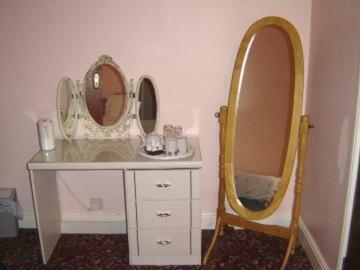 Hostal Alpha Milton Guest House