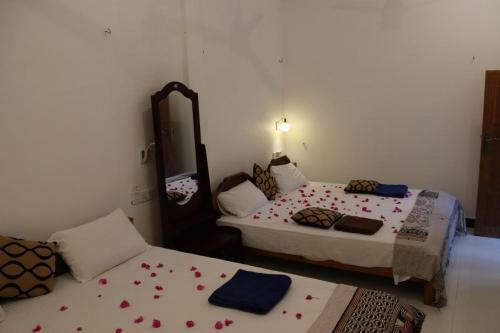 Sandy Bay Hotel Arugambay