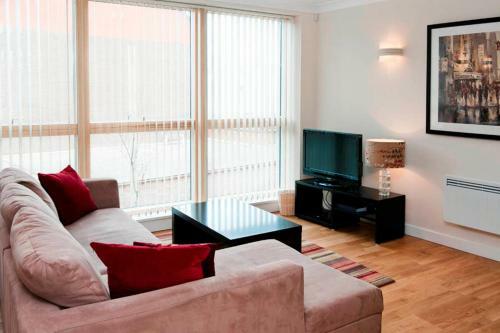 Your Space Apartments - Byron House Studio