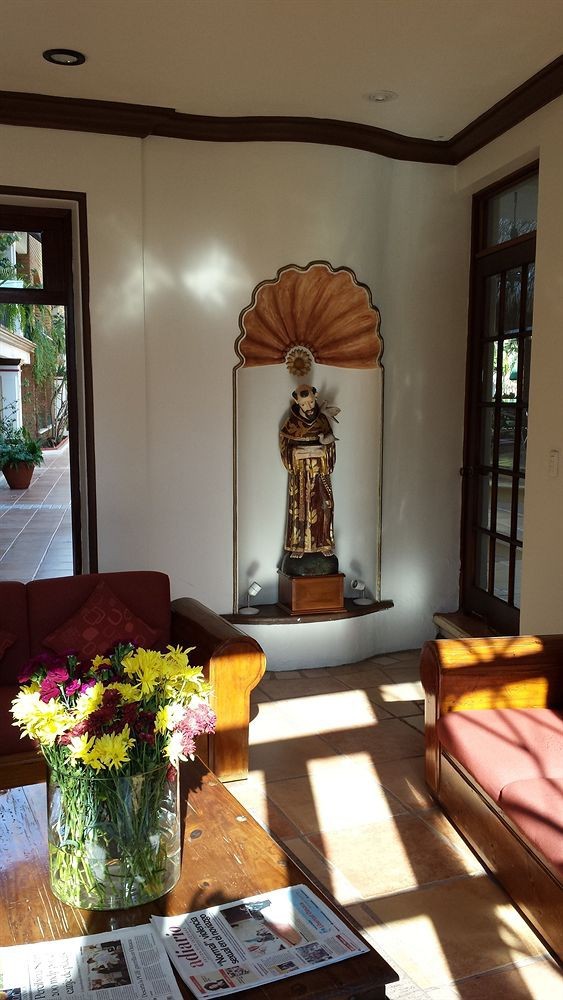 Hotel La Casa De Adobe