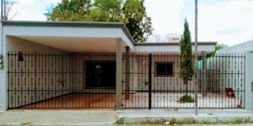 Hostal Casa Ixchel - Private Parking, A/c, Wifi, Hot Water, A/c