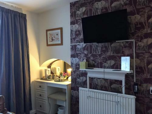 Hostal Whitecliff Guest House