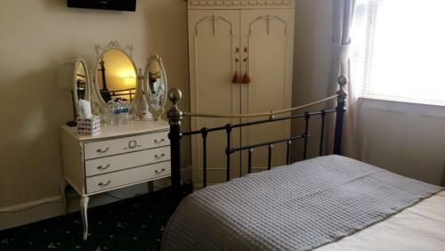 Hostal The Bay Guest House