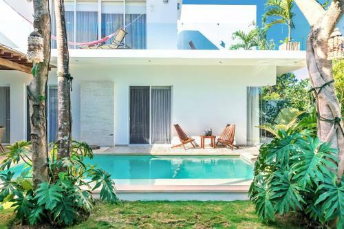 Yaakunah Dine Poolside At A Chic Paradise Villa In Tulum
