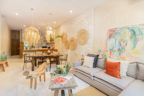 Unique And Exclusive 2 Apartments In 1 Awesome Complex Pool And Amenities