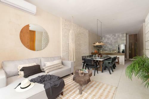 Unique And Exclusive 2 Apartments In 1 Awesome Complex Pool And Amenities