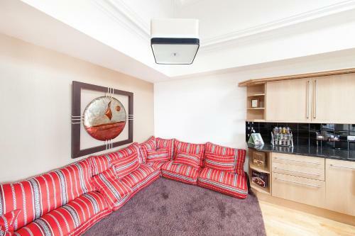 Burnets Apartments