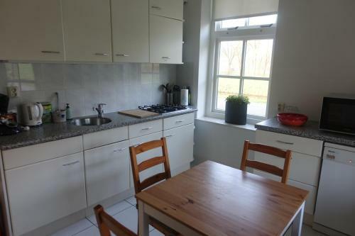 Magnificent Farmhouse In Central Holland 4a 2c