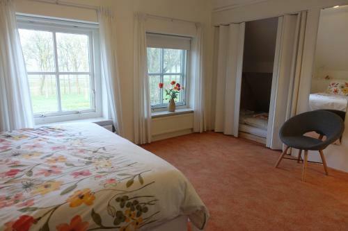 Magnificent Farmhouse In Central Holland 4a 2c