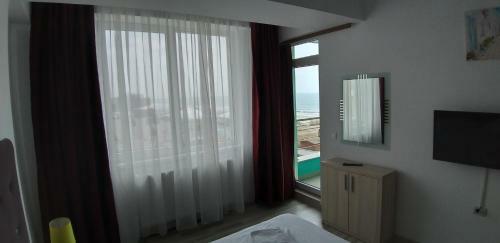 Summerland Sea View Apartment