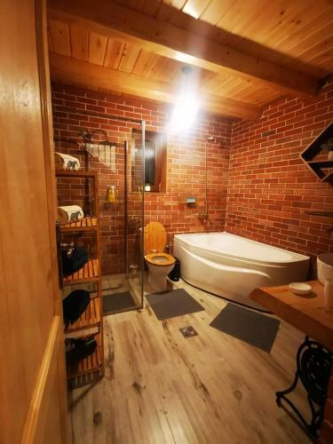 Bear's Lair Chalet