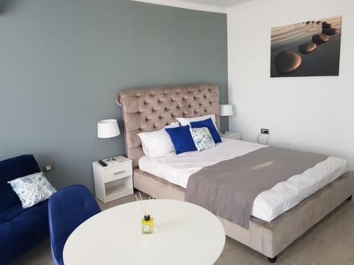 Apartament Blue Sky Alezzi