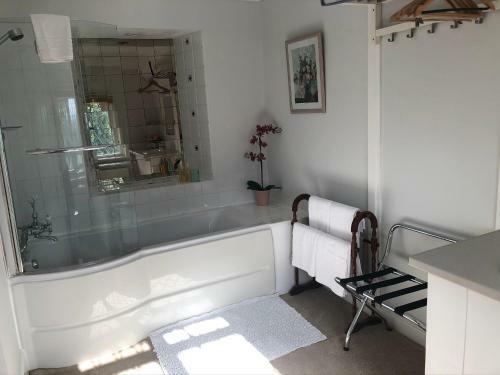 Trumbles Gatwick B&B