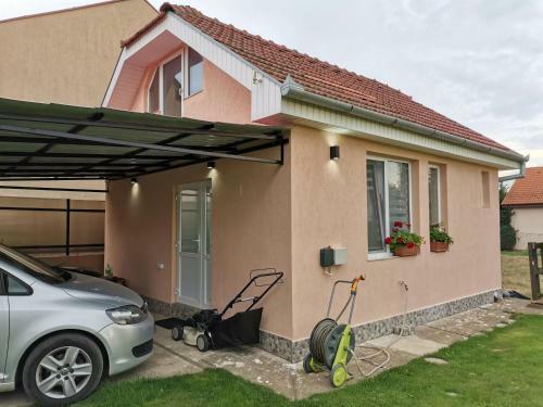 Casuta Cu Tei-lime House