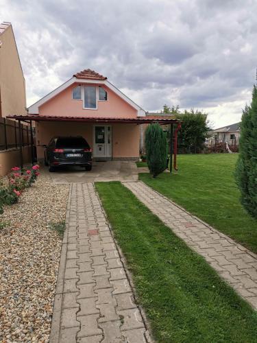 Casuta Cu Tei-lime House