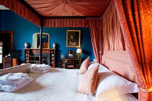 Hostal Cambo House