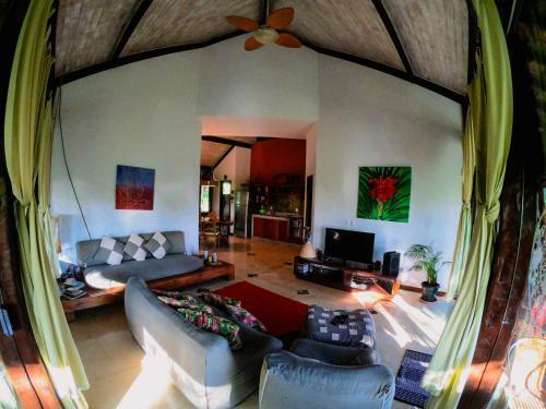 Casa Com Excelente Estrutura - 300m Da Praia