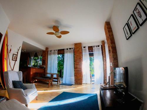 Casa Com Excelente Estrutura - 300m Da Praia