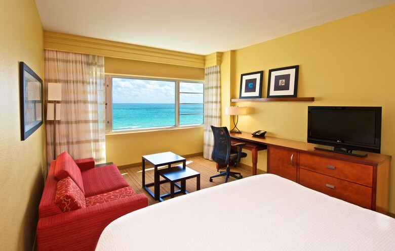 Hotel Courtyard By Marriott Miami Beach Oceanfront