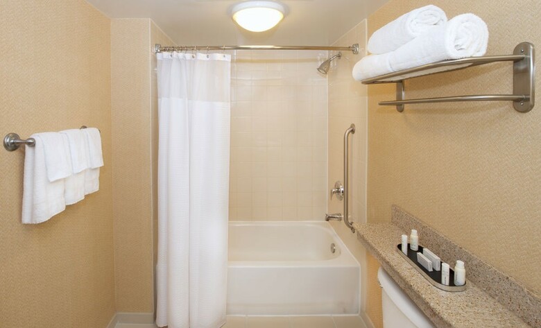 Hotel Courtyard By Marriott Miami Beach Oceanfront