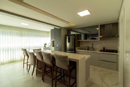Apartamento Meia Praia Itapema 3 Su�tes-350m Mar
