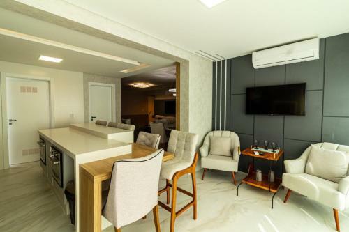 Apartamento Meia Praia Itapema 3 Su�tes-350m Mar
