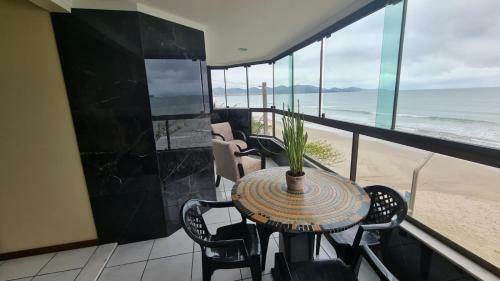 Apartamento Frente Mar Meia Praia