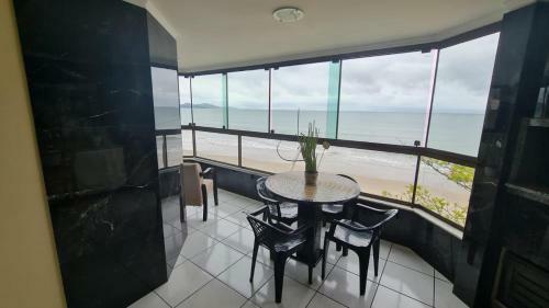 Apartamento Frente Mar Meia Praia