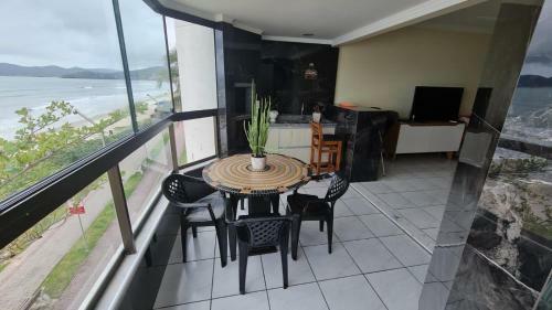 Apartamento Frente Mar Meia Praia
