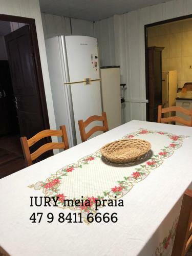 Casa 11 Pessoas, 5 Ar Split Meia Praia, 450m Praia