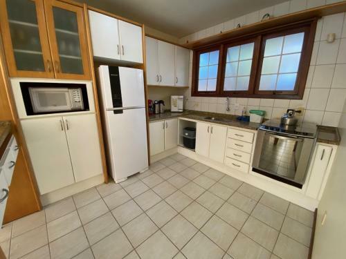 Casa 3 Dormit�rios Jurere Internacional